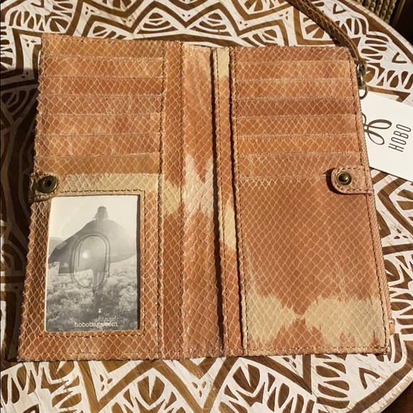 HOBO Ode Wallet in Amazing Desert Tie Dye - Picture 4 of 7